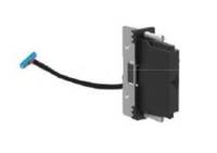 Eine schwarze elektronische Komponente mit einem kurzen Kabel, das in einem blauen Stecker endet, gezeigt auf weißem Hintergrund.