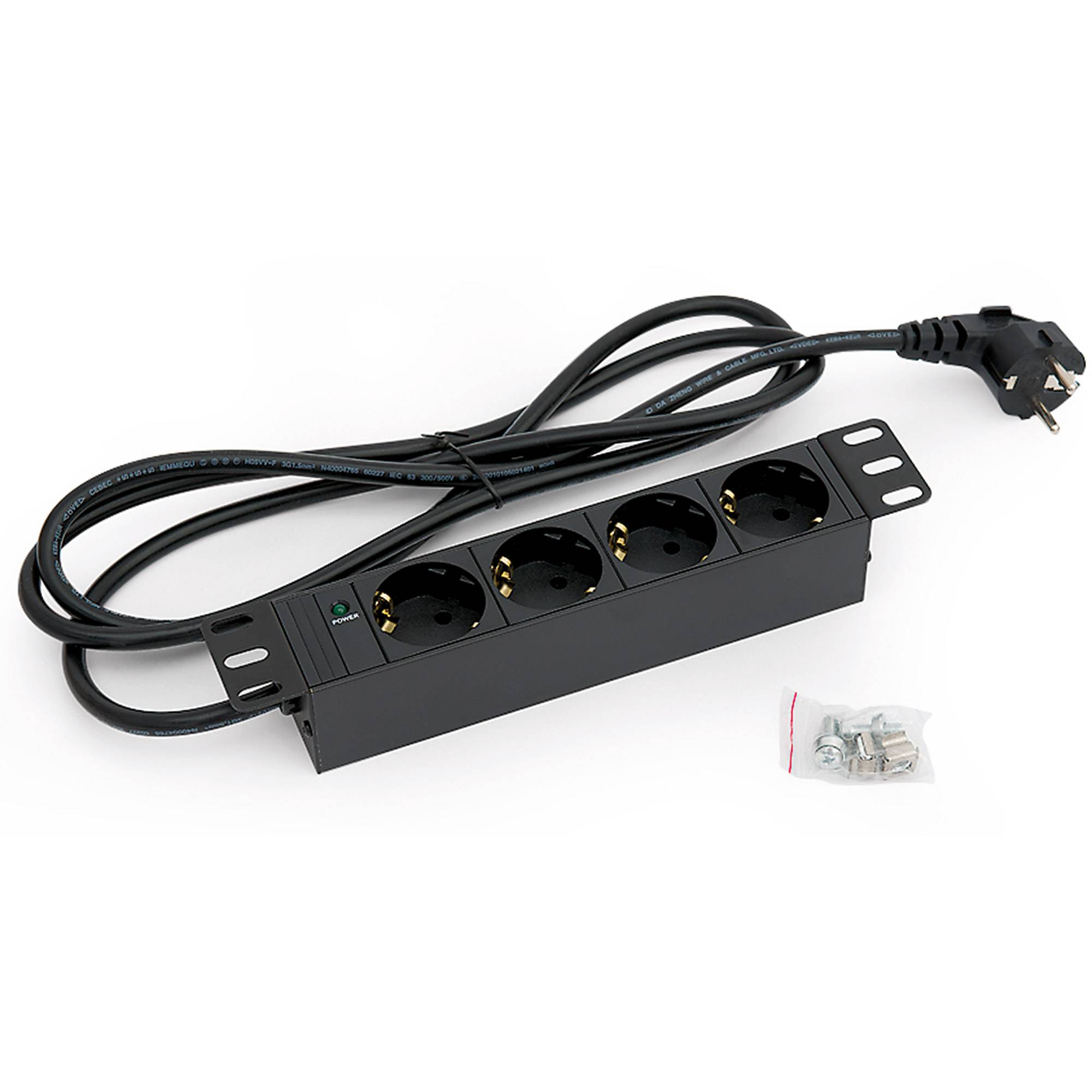 Schwarze 4-Fach-Steckdosenleiste mit angebrachtem Kabel und Stecker sowie Befestigungsschrauben in einem kleinen Beutel.
