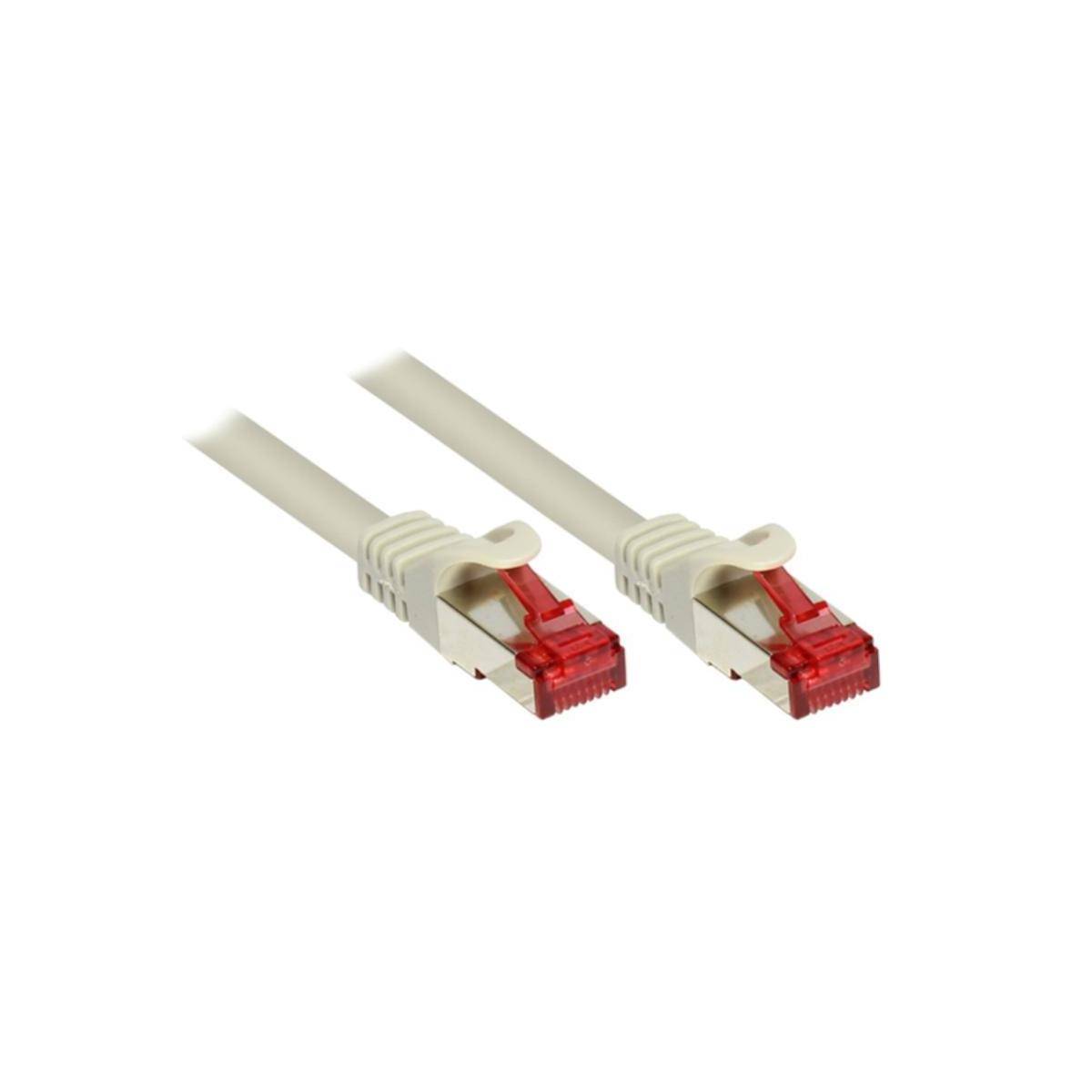 Ein beige Ethernet-Kabel mit zwei Anschlüssen, die jeweils einen roten Clip besitzen, zur Verwendung für Netzwerkverbindungen.