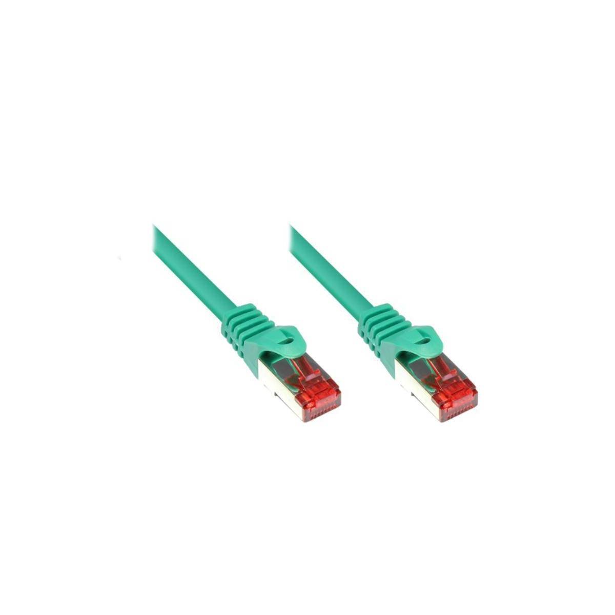 Zwei grüne Ethernet-Kabel mit roten Steckern auf einem weißen Hintergrund.