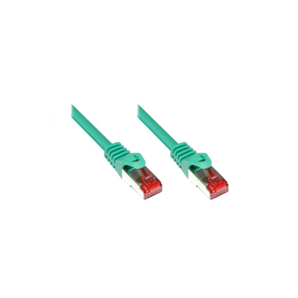 Zwei grüne Ethernet-Kabel mit roten Anschlüssen nebeneinander, verwendet für Netzwerkverbindungen.