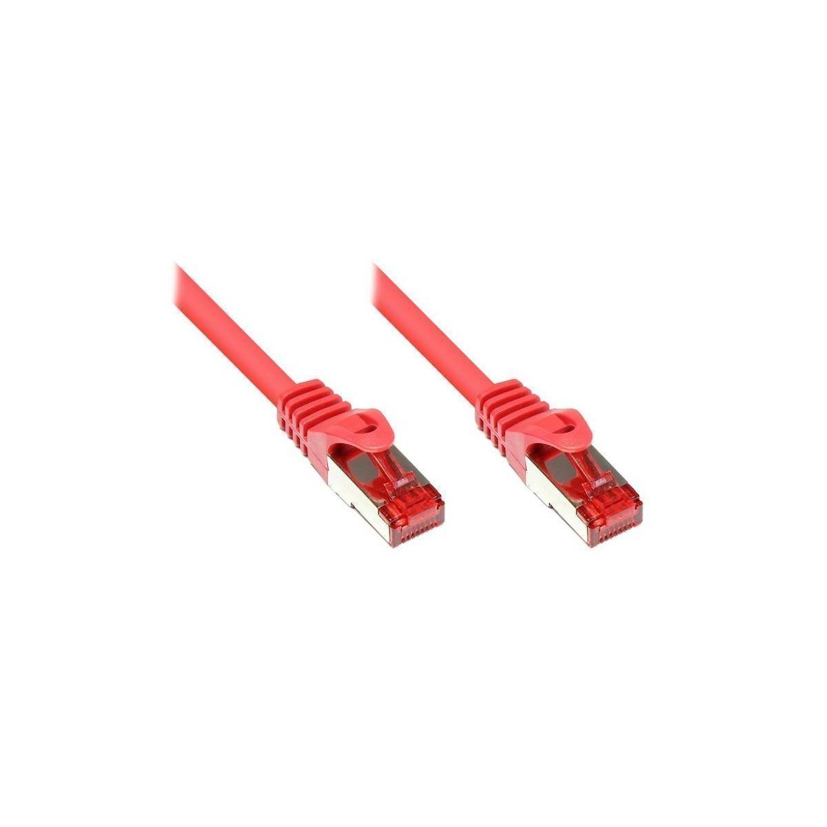 Rotes Ethernet-Kabel mit zwei Anschlüssen, an beiden Enden positioniert, vor weißem Hintergrund isoliert.