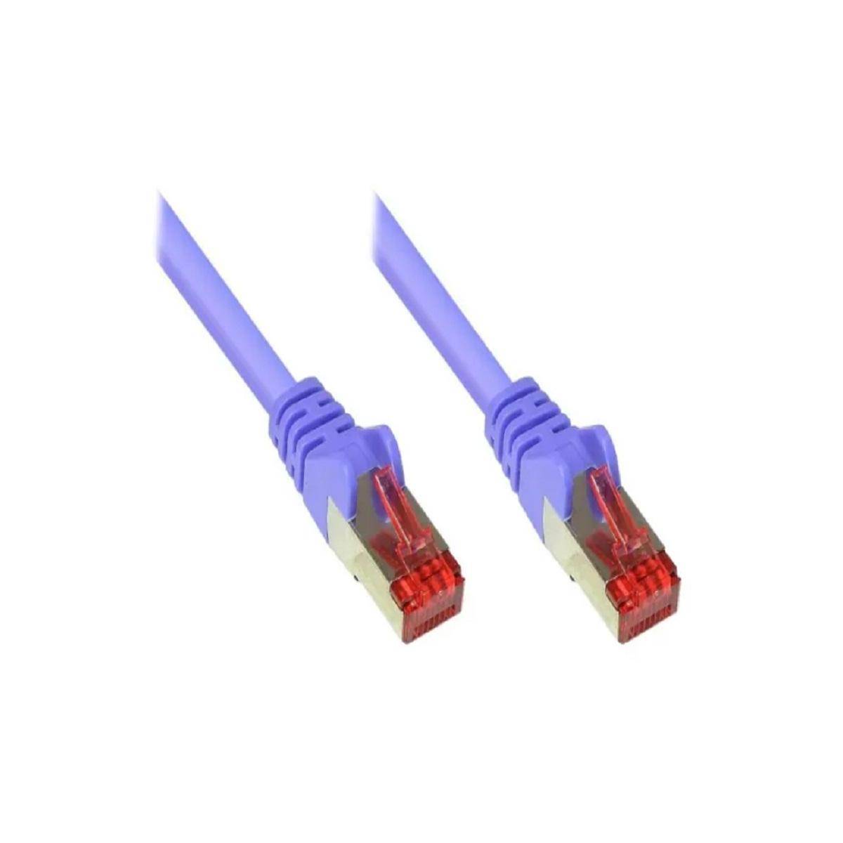 Ein violettes Ethernet-Kabel mit roten Steckern an beiden Enden, das für Netzwerk- oder Internetverbindungen verwendet wird.