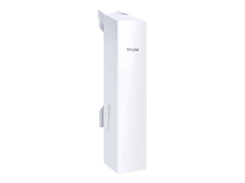 Weißer TP-Link Outdoor-WLAN-Zugangspunkt aufrecht auf einfachem weißem Hintergrund gezeigt.