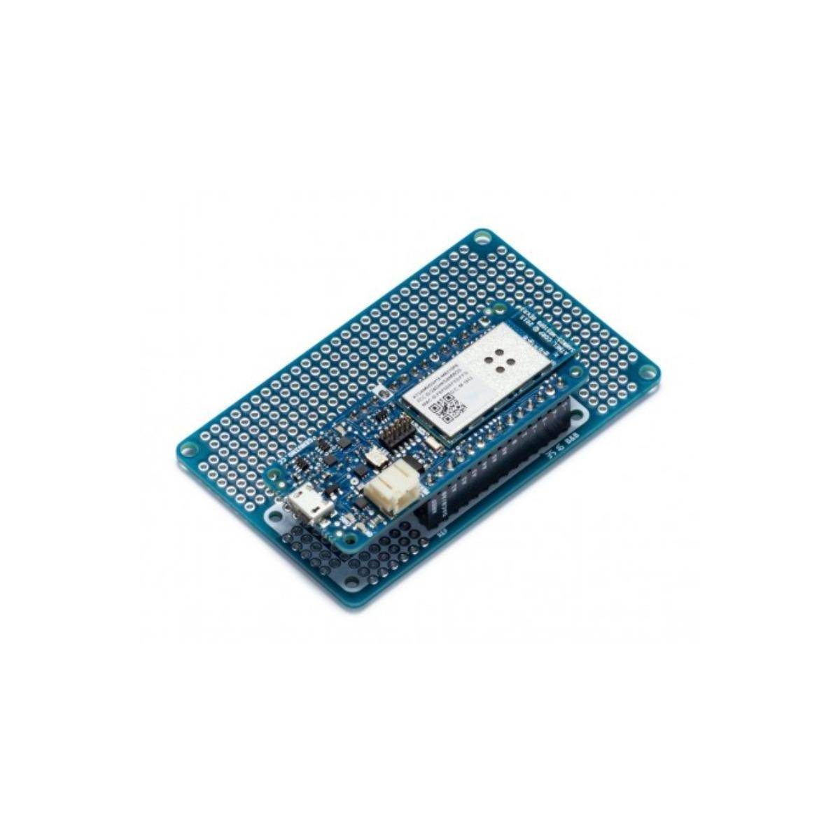 Eine blaue elektronische Steckplatine mit einem WLAN-Modul und verschiedenen elektronischen Komponenten, die zur Prototypenentwicklung von IoT-Geräten verwendet wird.