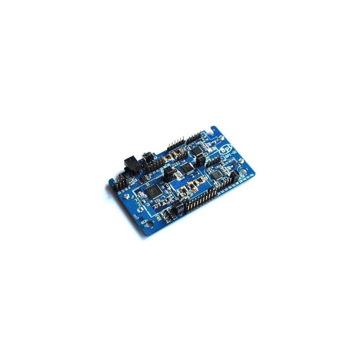 Eine blaue Leiterplatte mit verschiedenen elektronischen Komponenten und Anschlüssen, die einem Mikrocontroller oder einer Entwicklerplatine ähnelt.