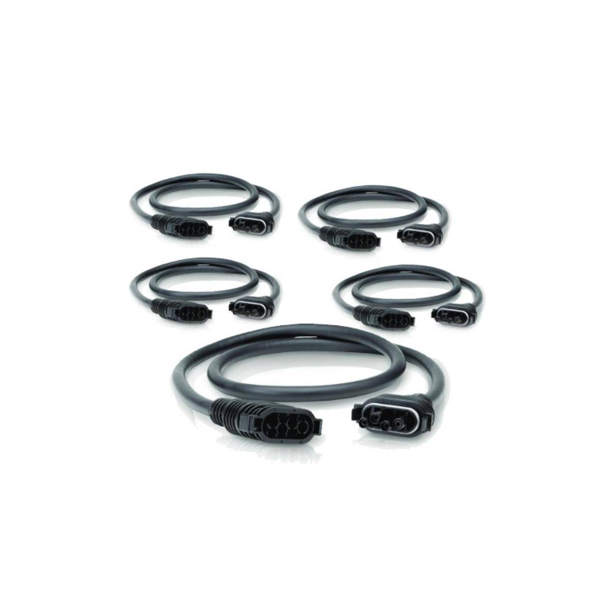 Mehrere schwarze Netzwerkkabel mit Anschlüssen, die in einem kreisförmigen Muster angeordnet sind.