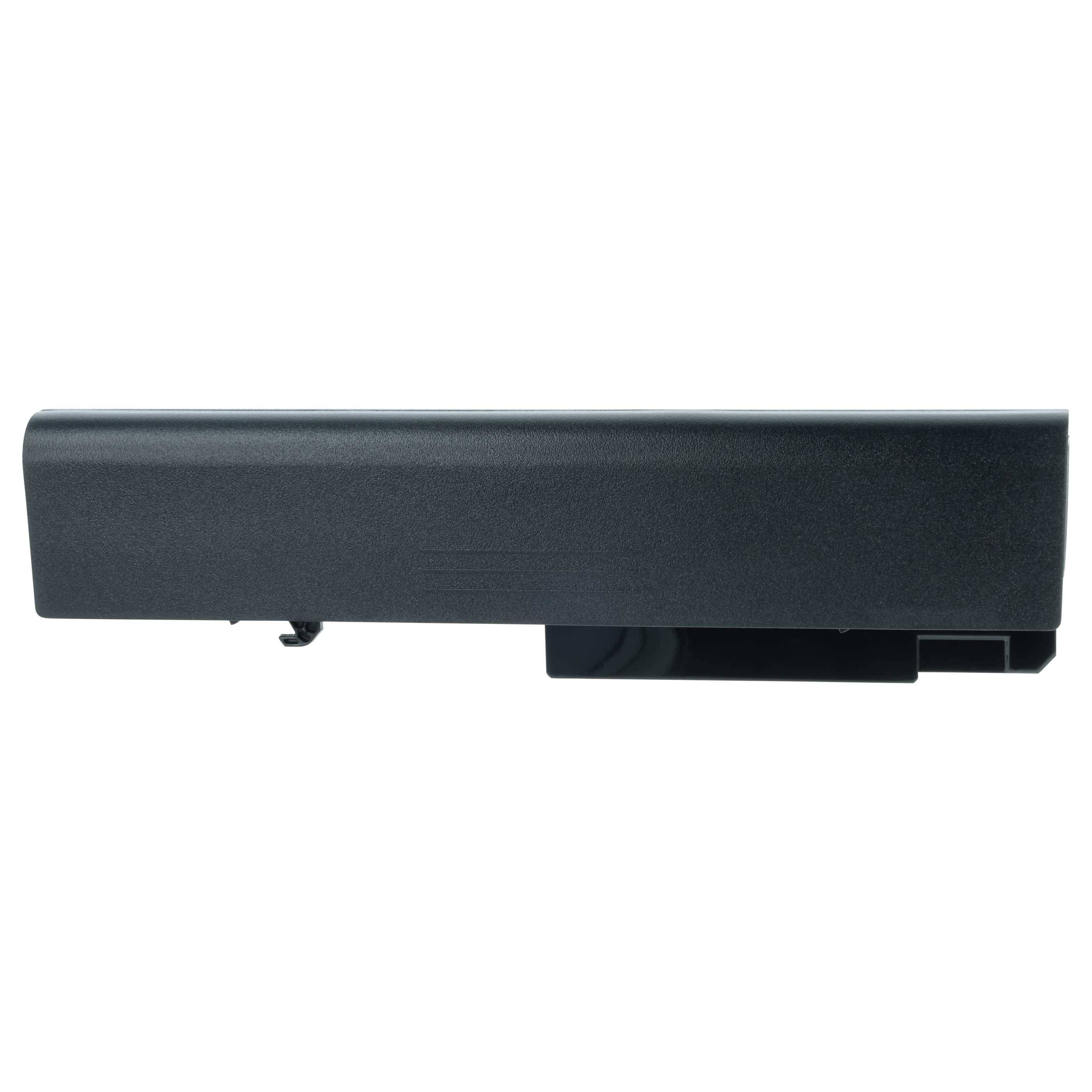 Eine schwarze rechteckige Laptop-Batterie mit einem sichtbaren Entriegelungshebel und einem Anschluss an einem Ende.