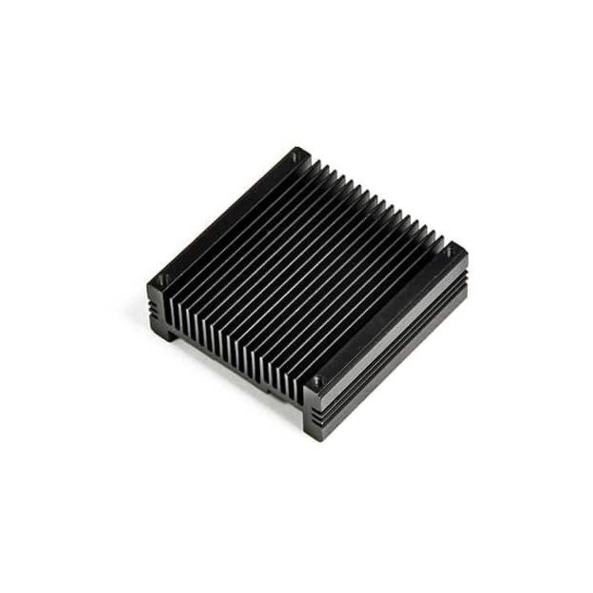 Das Bild zeigt einen schwarzen Metallkühlkörper mit einer Reihe paralleler Kühlrippen, der entwickelt wurde, um elektronische Komponenten durch Wärmeableitung zu kühlen.