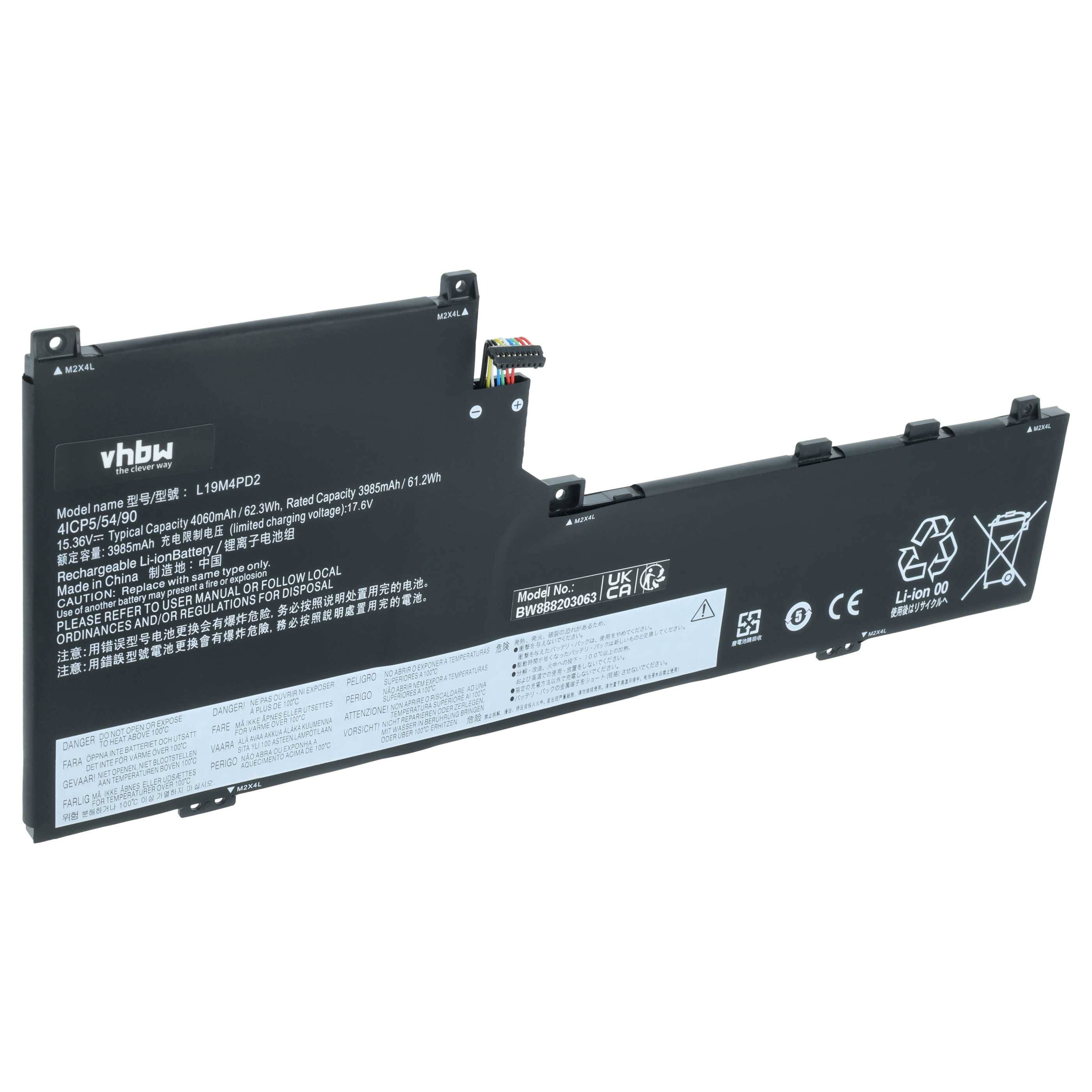 Schwarzes Laptop-Akku-Set mit Steckverbindern und Sicherheitsetiketten auf weißem Hintergrund.