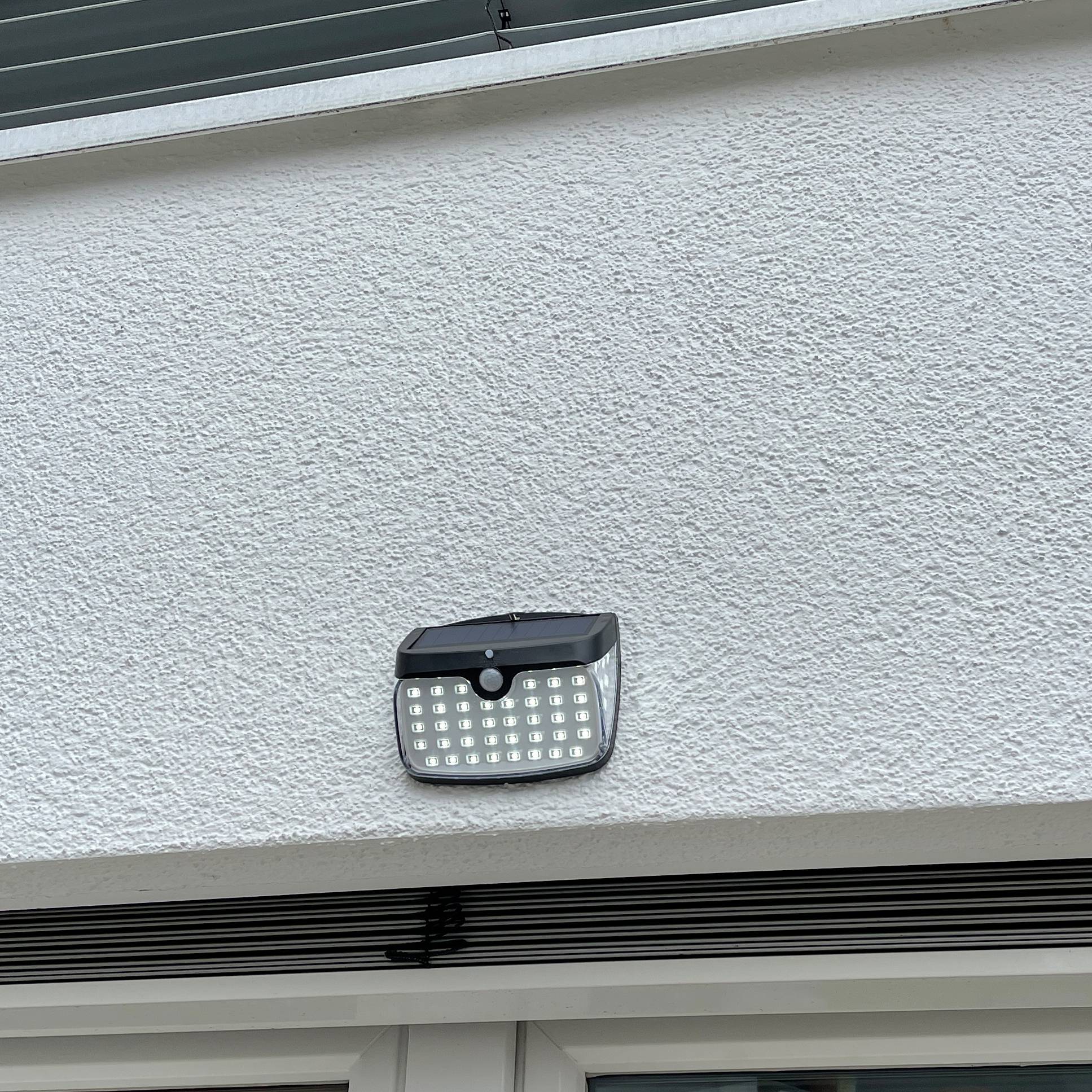 Wandlicht LED Solar Sicherheitslicht inklusive 18650 Li-ion Standard Akku 66,5x18mm, mit Solarpanel