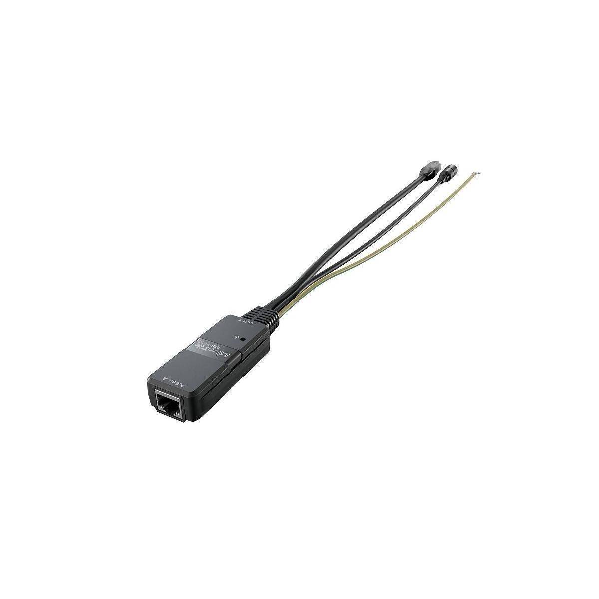 Schwarzer Ethernet-Buchsenadapter mit drei angebrachten Kabeln auf weißem Hintergrund.