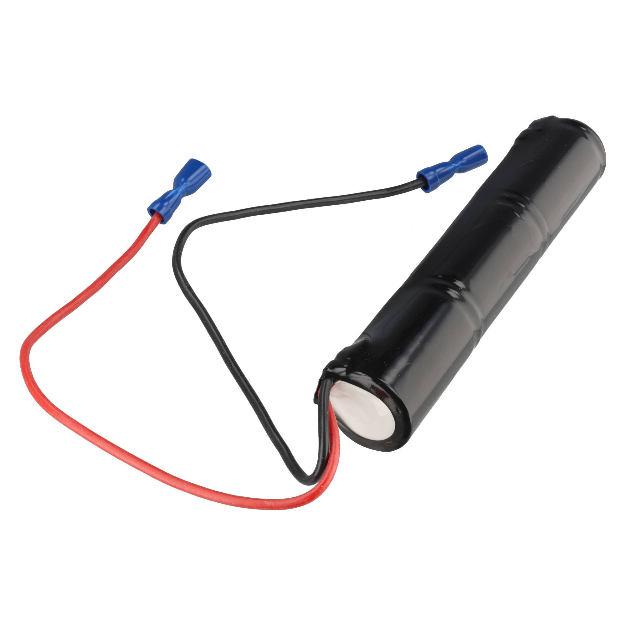 Schwarzes zylindrisches Batteriepaket mit roten und schwarzen Kabeln und blauen Steckverbindern auf weißem Hintergrund.