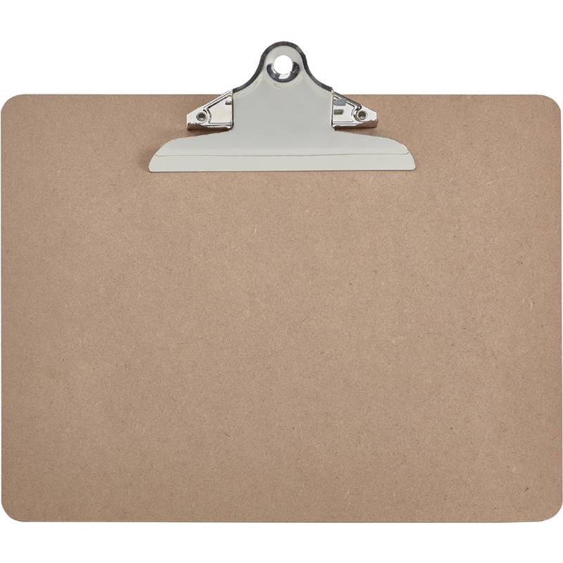 Ein braunes Klemmbrett mit einer silbernen Metallklammer an der Oberseite, vor einem einfarbigen Hintergrund.