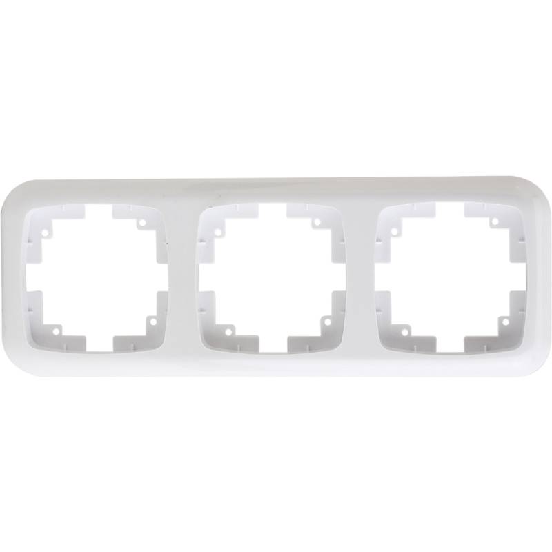 Ein weißer Dreifach-Elektrorahmen mit drei quadratischen Ausschnitten zur Installation von Schaltern oder Steckdosen.