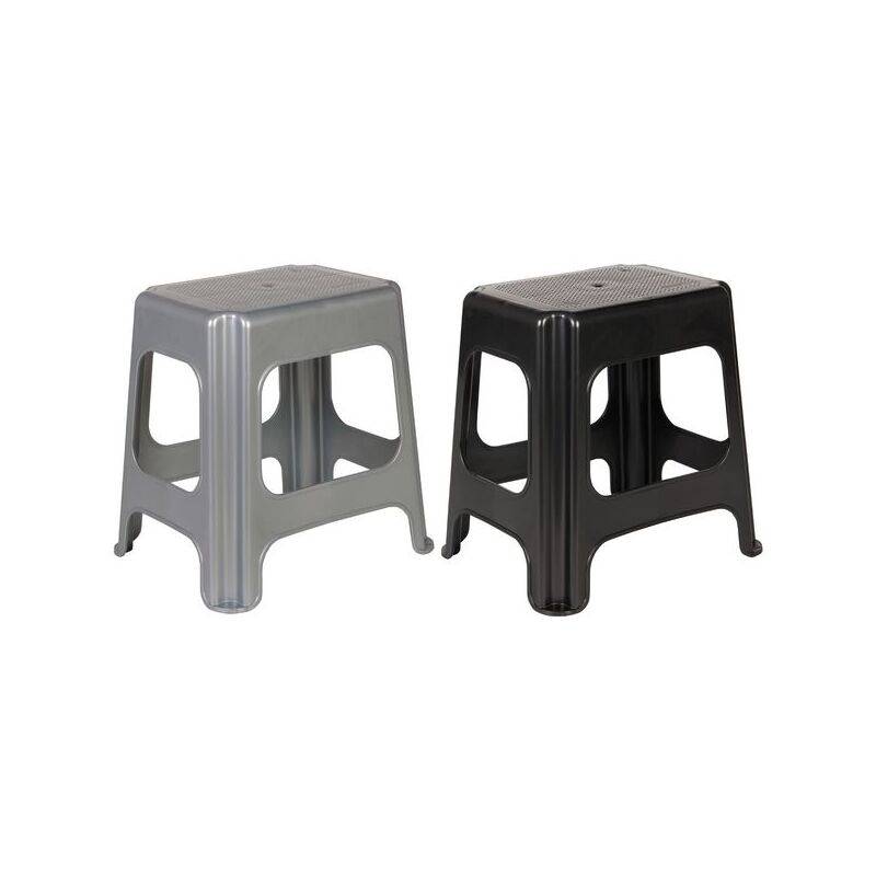 Zwei Metallhocker, einer silber und einer schwarz, beide mit quadratischen Sitzflächen und offenen rechteckigen Beinen, vor einem schlichten weißen Hintergrund.