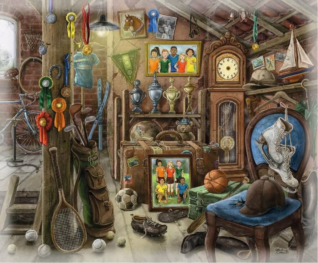Ungeordnete Dachbodenschau mit Sporttrophäen, Medaillen, Schläger, Tennisschläger, Bällen, Fotos und einer Standuhr, die auf ein Sammlerzimmer für Erinnerungsstücke hindeutet.