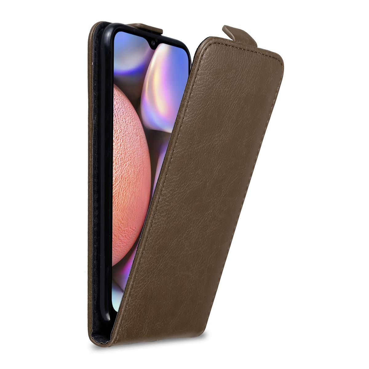 Cadorabo Hülle für Samsung Galaxy A10s / M01s Schutz Hülle in Braun Flip Etui Handyhülle Case Cover