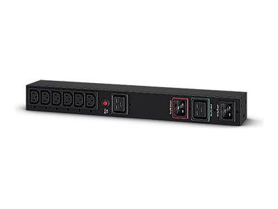 Schwarze Rack-Stromverteileinheit mit sechs Steckdosen, Netzschalter und drei IEC-Stromeingängen auf der rechten Seite.