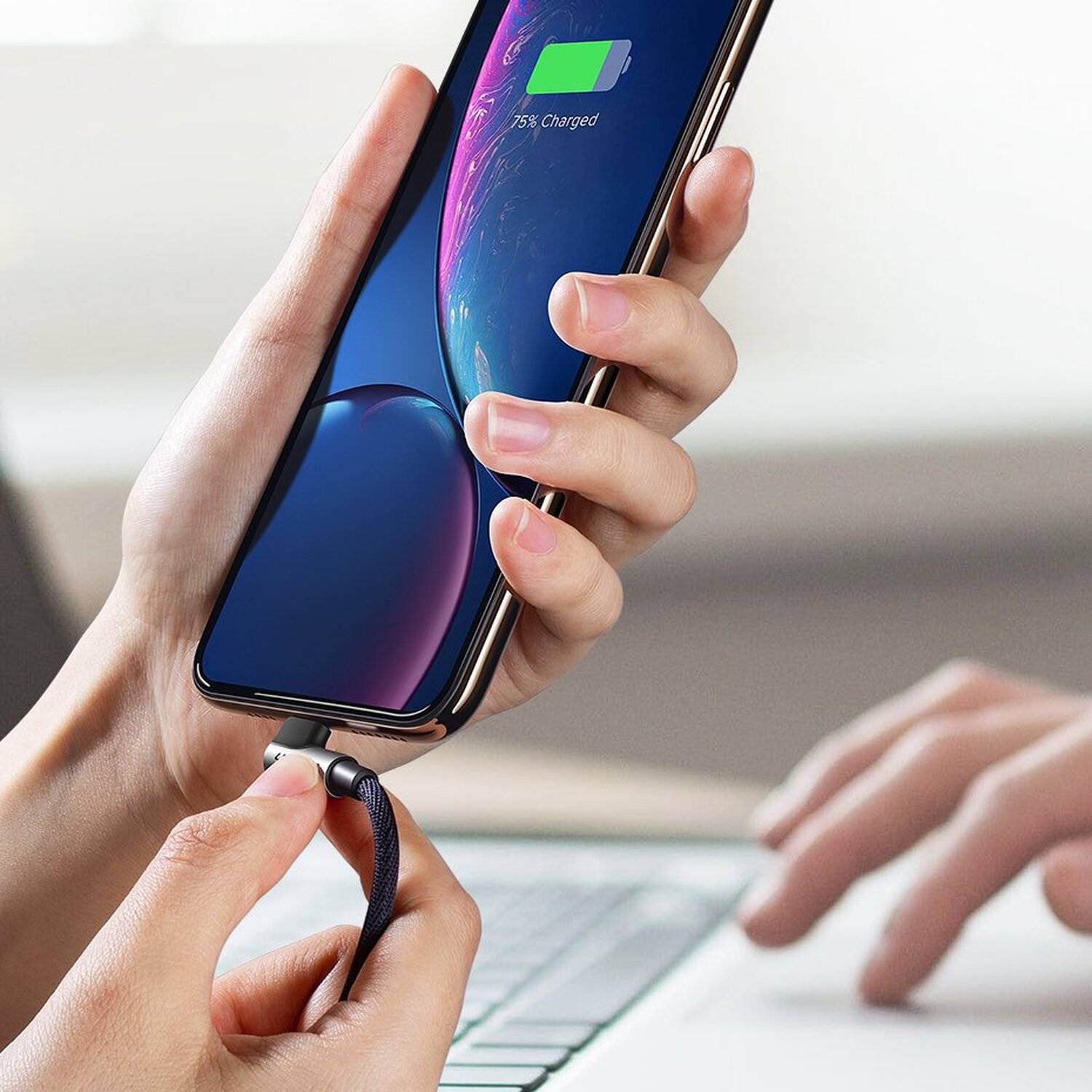 Ugreen 90 Grad 1M MFI 2,4A Ladekabel Winkel USB Kabel abgewinkelt Nylon geflochten Schnellladegerät für iPhone Modelle