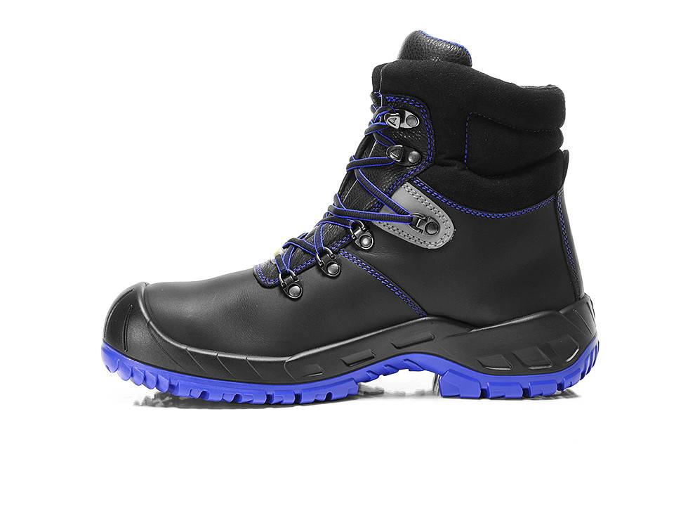 Ein schwarzer und blauer Wanderschuh mit einer robusten Sohle, stabiler Lederaußenseite und hoher Knöchelunterstützung. Entwickelt für Outdoor-Aktivitäten.