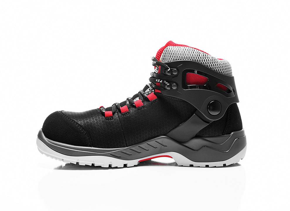 Ein schwarzer und roter Wanderschuh in High-Top-Ausführung mit grauen Akzenten, ausgestattet mit einer robusten Sohle für raues Gelände.