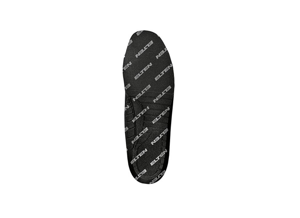 Eine schwarze Schuheinlage mit dem wiederholt in weiß gedruckten Text 'ELTEN' auf ihrer Oberfläche.