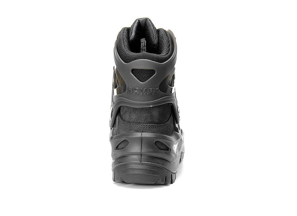 Eine Rückansicht eines schwarzen Outdoor-Hochschaftstiefel, der auf Langlebigkeit ausgelegt ist und einen robusten Sohlenbereich sowie Knöchelunterstützung aufweist.