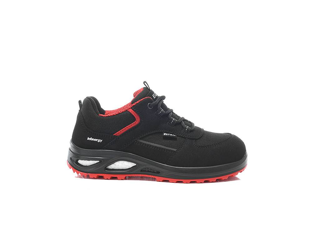 Schwarzer und roter Sportschuh mit dicker Sohle und roten Akzenten, entwickelt für Komfort und Langlebigkeit, von der Seite abgebildet.