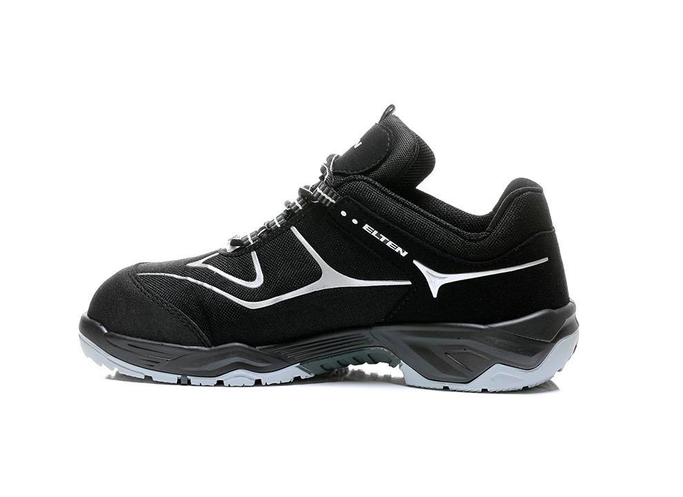 Ein schwarzer Sportschuh mit silbernen Akzenten und einer robusten Sohle, entwickelt für Langlebigkeit und Outdoor-Einsatz.