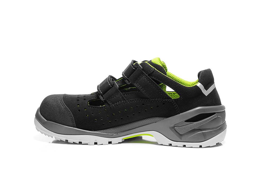 Ein schwarzer und grüner Wanderschuh mit robuster Sohle, Klettverschlüssen und verstärkter Zehenpartie, konzipiert für Outdoor-Aktivitäten.