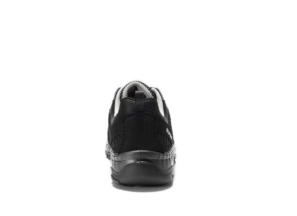Ein schwarzer Sneaker, von hinten betrachtet, der das Profil seiner Sohle und Ferse zeigt.