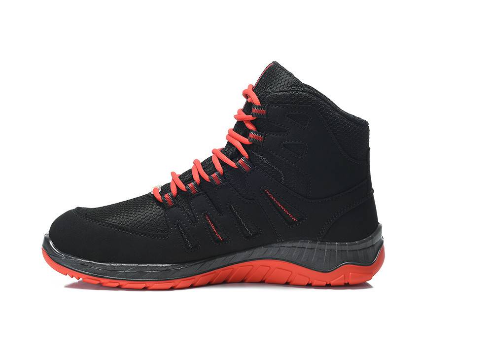 Schwarzer und roter Wanderschuh mit robustem Design, ausgestattet mit einer strukturierten schwarzen Sohle und leuchtend roten Schnürsenkeln, ideal für Outdoor-Aktivitäten.