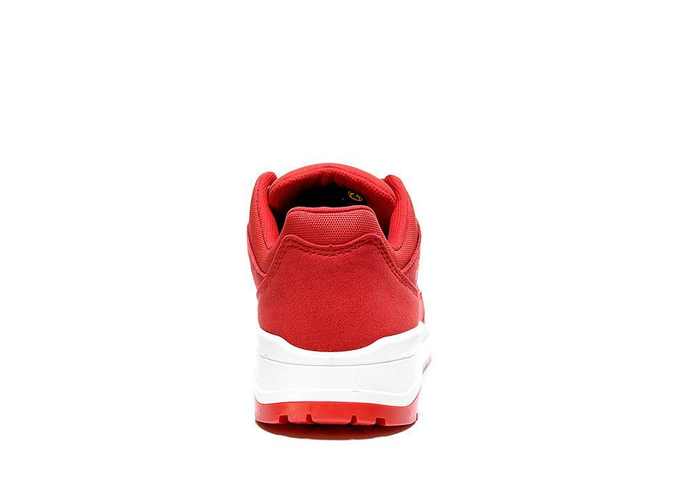 Roter Sportschuh, Rückansicht, mit weißer Sohle und schwarzem Innenfutter.