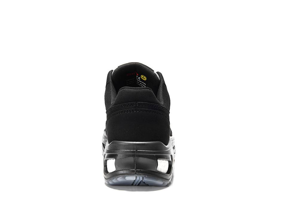 Ein schwarzer Sneaker, von hinten betrachtet, mit durchsichtigem Sohlenbereich und einem roten Detail am inneren Fersenbereich.