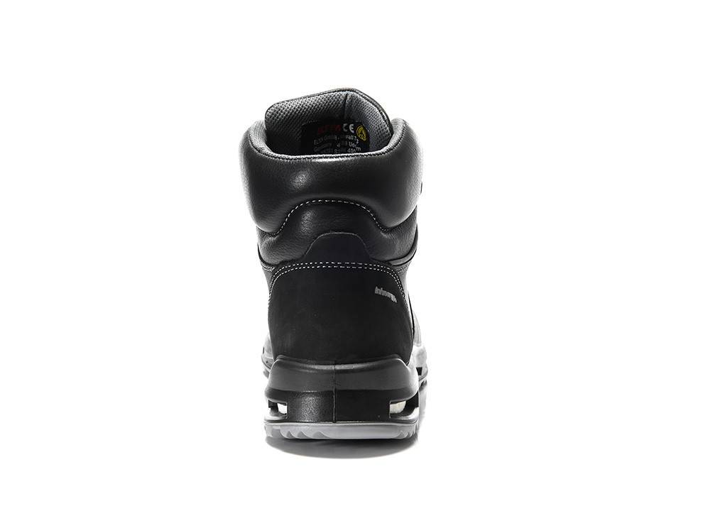 Ein schwarzer High-Top-Turnschuh, von hinten betrachtet, mit detaillierter Nahtarbeit und gepolstertem Schaftrand.