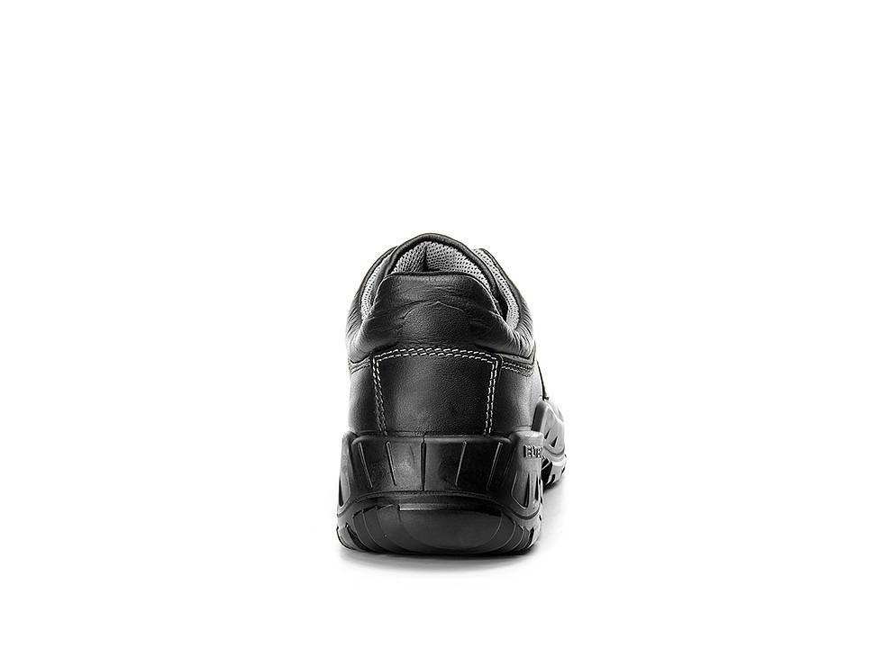 Ein schwarzer Lederschuh, von hinten betrachtet, mit seinem robusten Absatz und strukturierter Sohle, was Haltbarkeit und Komfort andeutet.