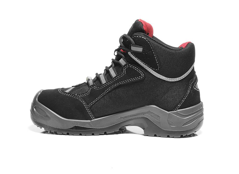 Schwarzer Wanderstiefel mit rotem Innenfutter und grauer Sohle