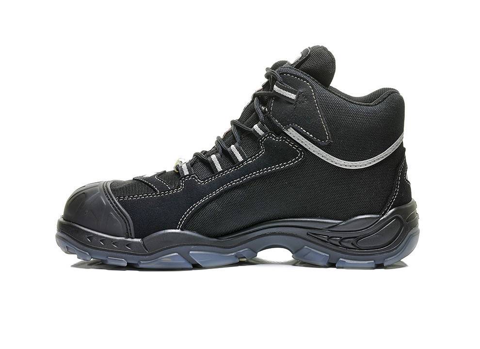 Schwarzer Wanderstiefel mit robuster Sohle, verstärkter Zehenkappe und Knöchelunterstützung. Entwickelt für Haltbarkeit und Komfort auf rauen Gelände.