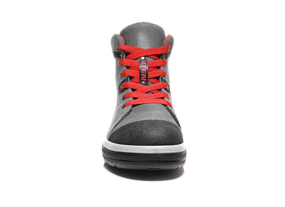 Ein einzelner grauer Turnschuh mit leuchtend roten Schnürsenkeln wird von vorne gezeigt, mit Markentext auf der Zunge und einer weißen Sohle.