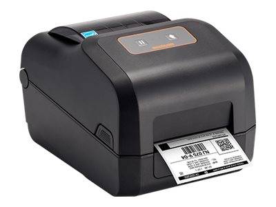 Schwarzer Desktop-Etikettendrucker, der ein Barcode-Versandetikett aus dem vorderen Schlitz druckt.