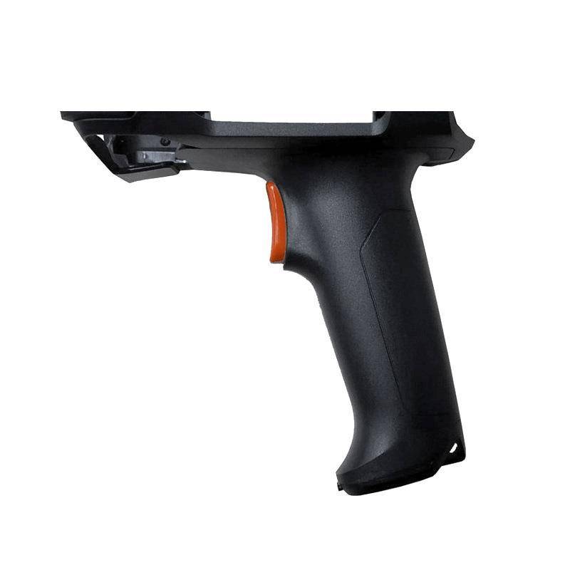 Schwarzer Pistolengriff und Abzugsmechanismus in Seitenansicht auf weißem Hintergrund, mit orangefarbenem Abzug.