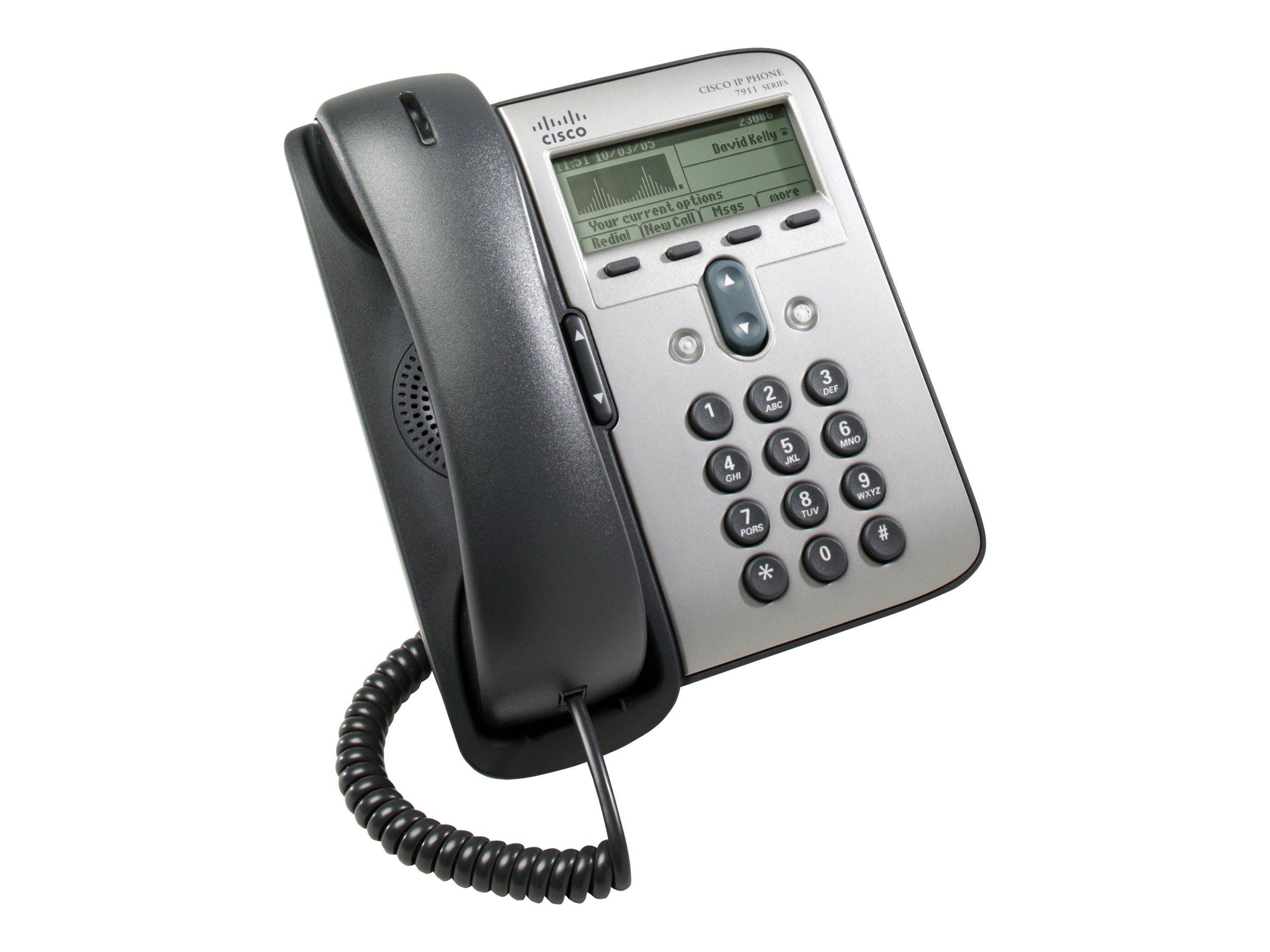 Silbernes Cisco-Bürotischtelefon mit schwarzem Hörer, Tastatur, Display und Spiralkabel auf weißem Hintergrund