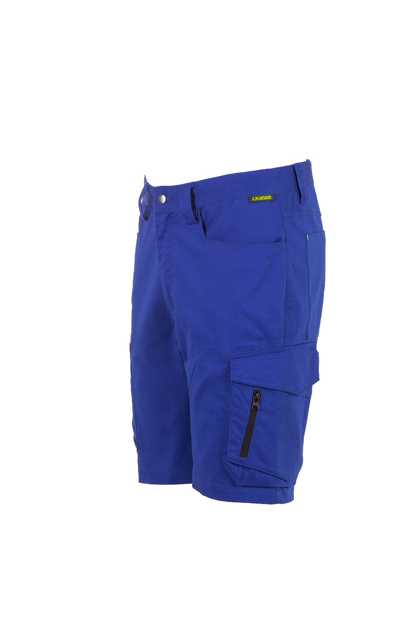 Blaue Cargo-Shorts mit einer Reißverschlusstasche an der Seite, mit Markenlogo am Bund.