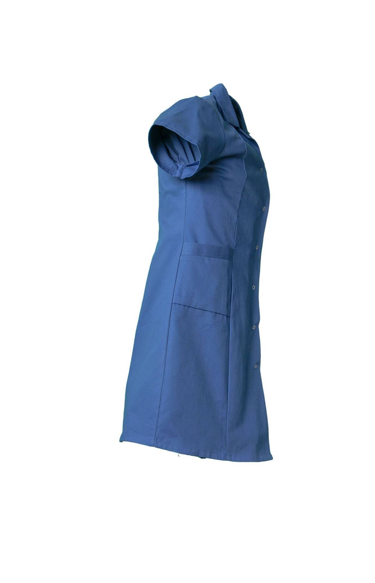 Blaue ärmellose Weste mit Kapuze oder Tunika, in Seitenansicht auf einem einfachen weißen Hintergrund dargestellt.