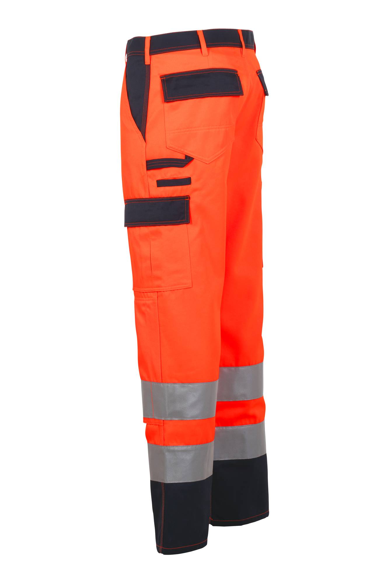 Orange Sicherheitshose mit reflektierenden Streifen und schwarzen Taschen, entwickelt für Sichtbarkeit und Schutz in Arbeitsumgebungen.