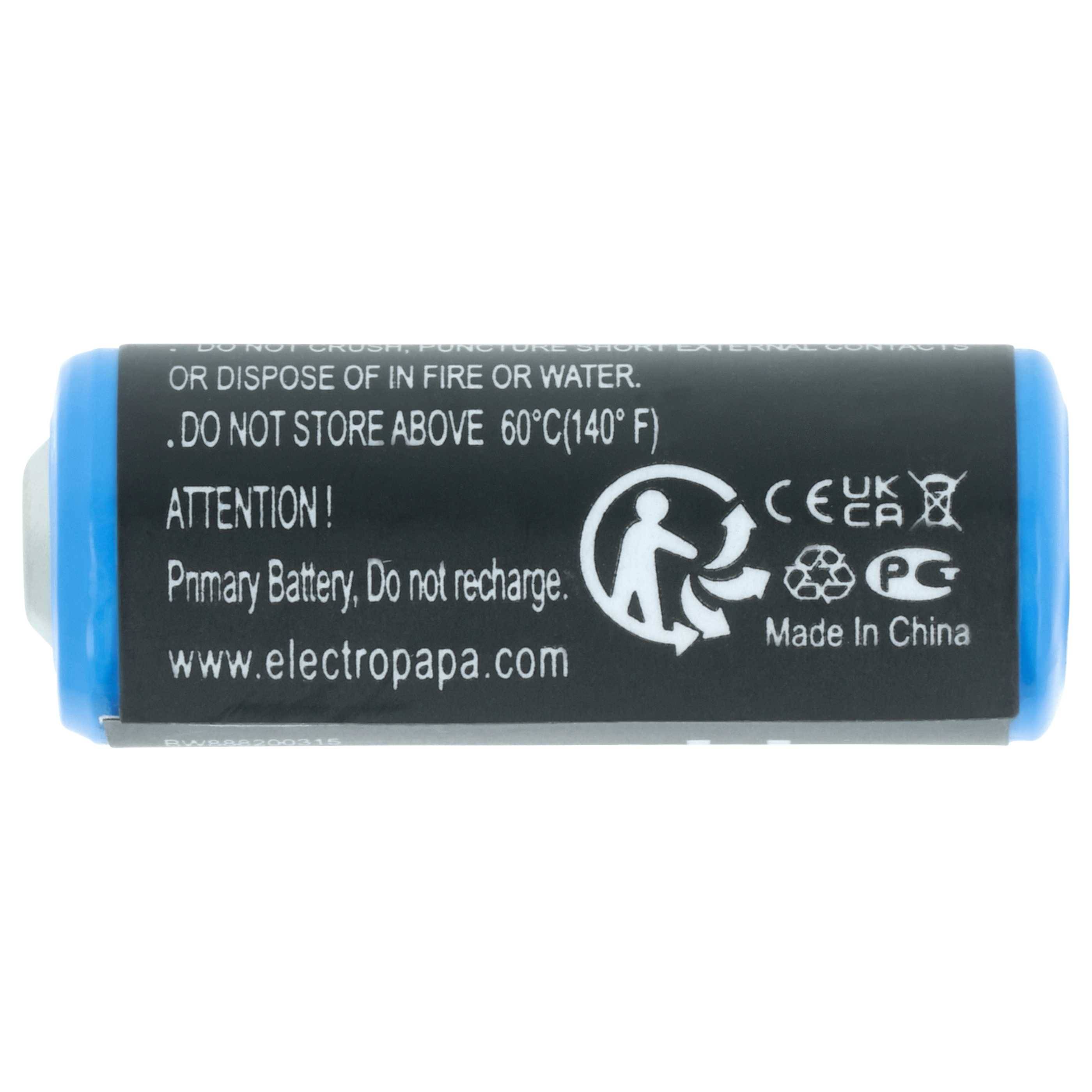Eine Zylinderbatterie mit Warnhinweis: 'Nicht aufladen; Achtung! Primärbatterie. Nicht über 60°C lagern.' Hergestellt in China.