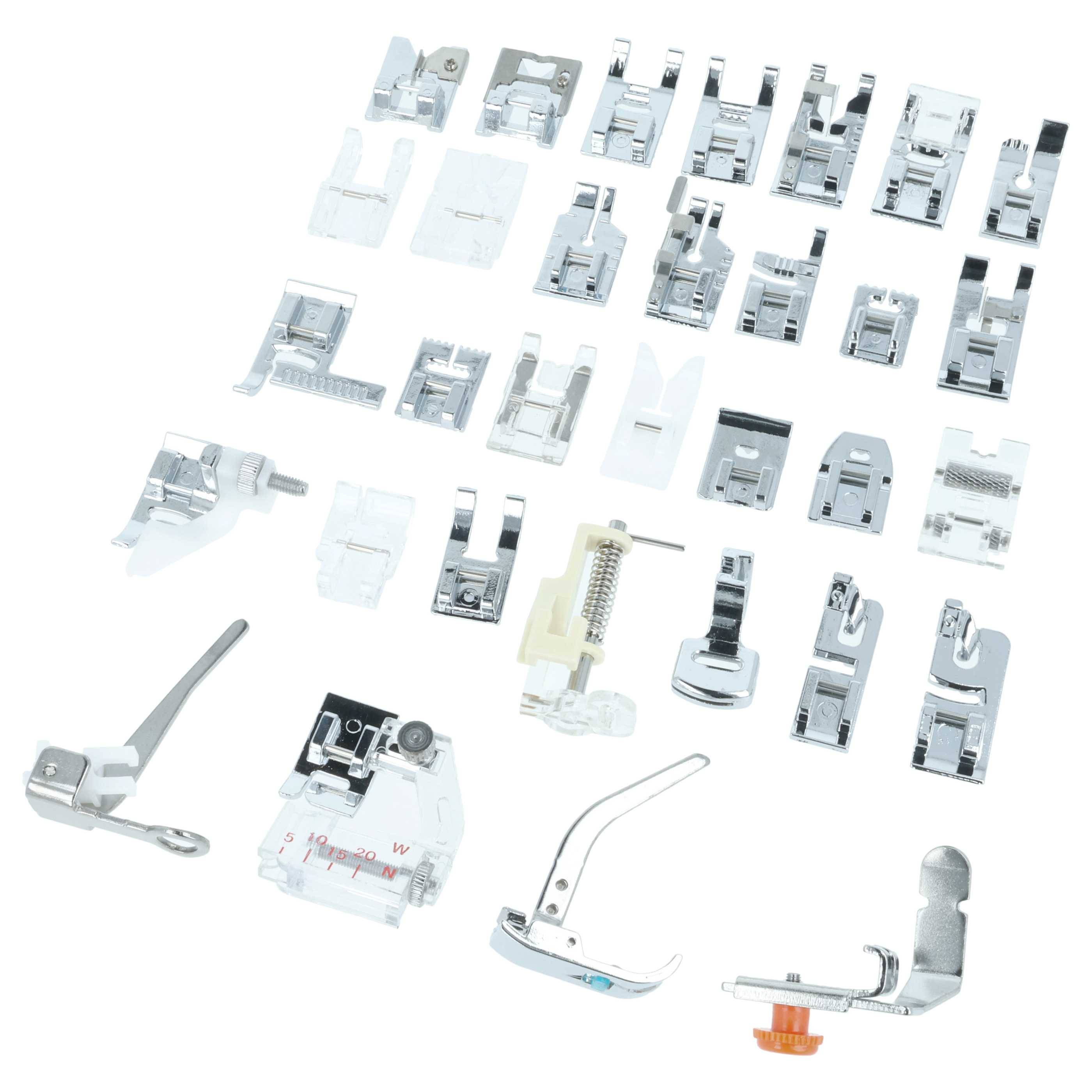 Eine Vielzahl von Nähmaschinen-Nähfüßen, die in Reihen angeordnet sind und verschiedene Typen für Aufgaben wie Reißverschlussanbringung und Quilten zeigen.