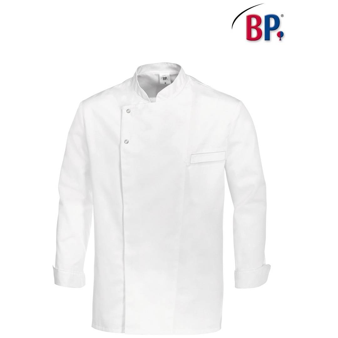 Weißer Kochjacke mit langen Ärmeln, Seitenknöpfen und Brusttas­che, Vorderansicht auf neutralem Hintergrund mit BP-Logo.