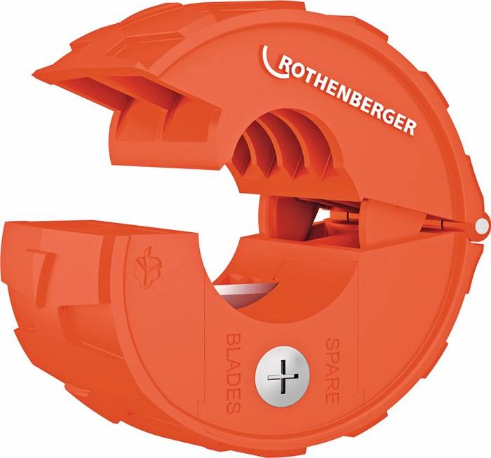 Orangefarbene Rohrabschneider-Werkzeug mit einer kreisförmigen Gestalt, mit der Aufschrift 'ROTHENBERGER'. Enthält ein Fach für Ersatzklingen, gekennzeichnet mit 'BLADES SPARE'.
